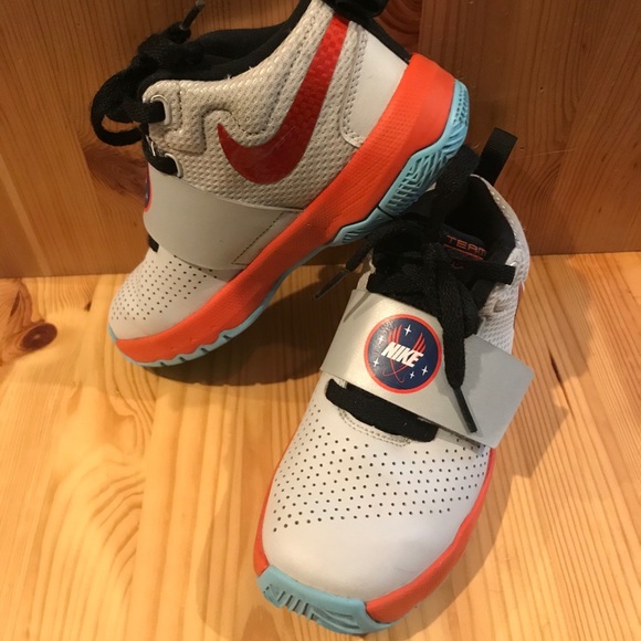 Nike Boys grey Team Hustle D8 sneakers - Picture 2 of 2